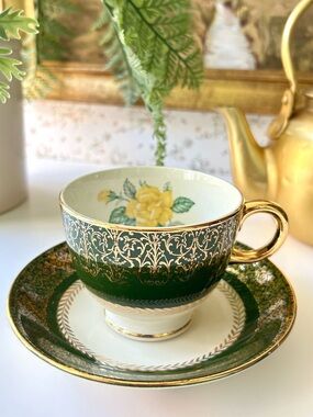 🌴 Lovely VTG  Lady Greenbrier Green & Gold Teacup w/Saucer, Yellow Rose Interior